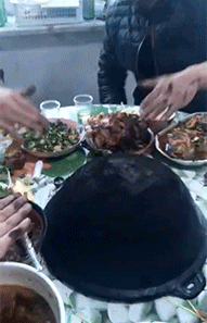 爆笑的GIF动态图片：兄弟，你这汽车开的有点飘啊！