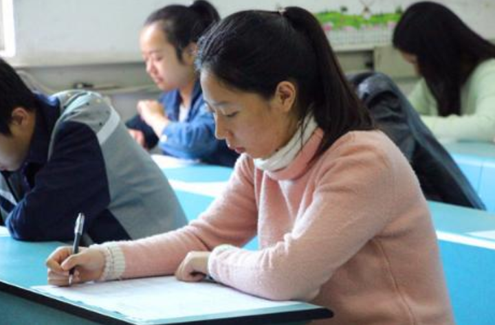 高中数学老师做高考卷子，成绩能达到145分吗？老师：不要闹了