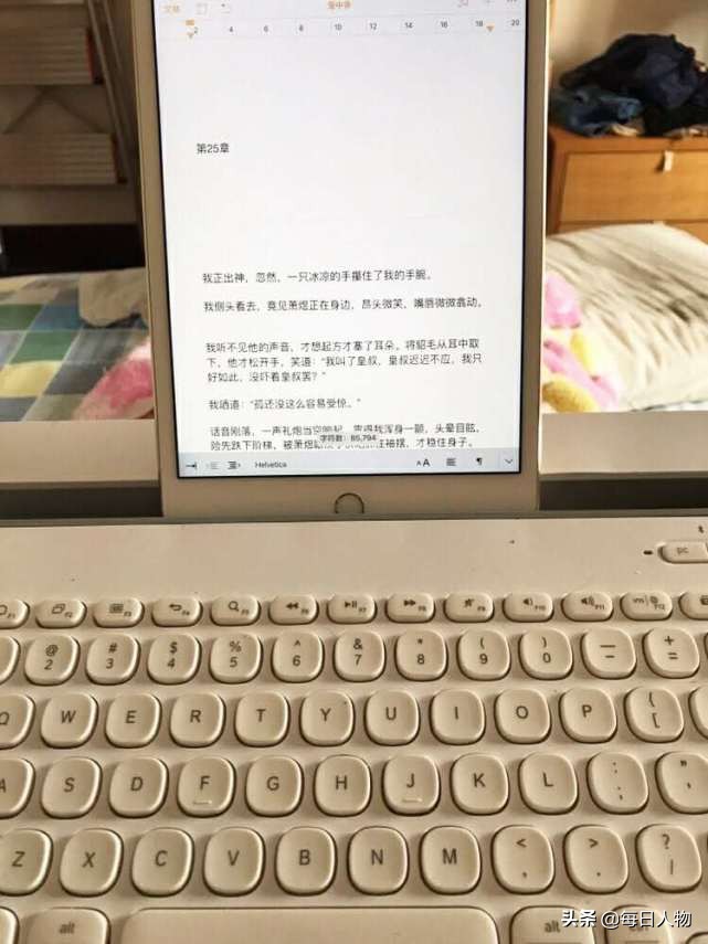 深海事件的一审在4年的判决中被判决，家人提起诉讼，与通报者互相指出对方作品的抄袭。