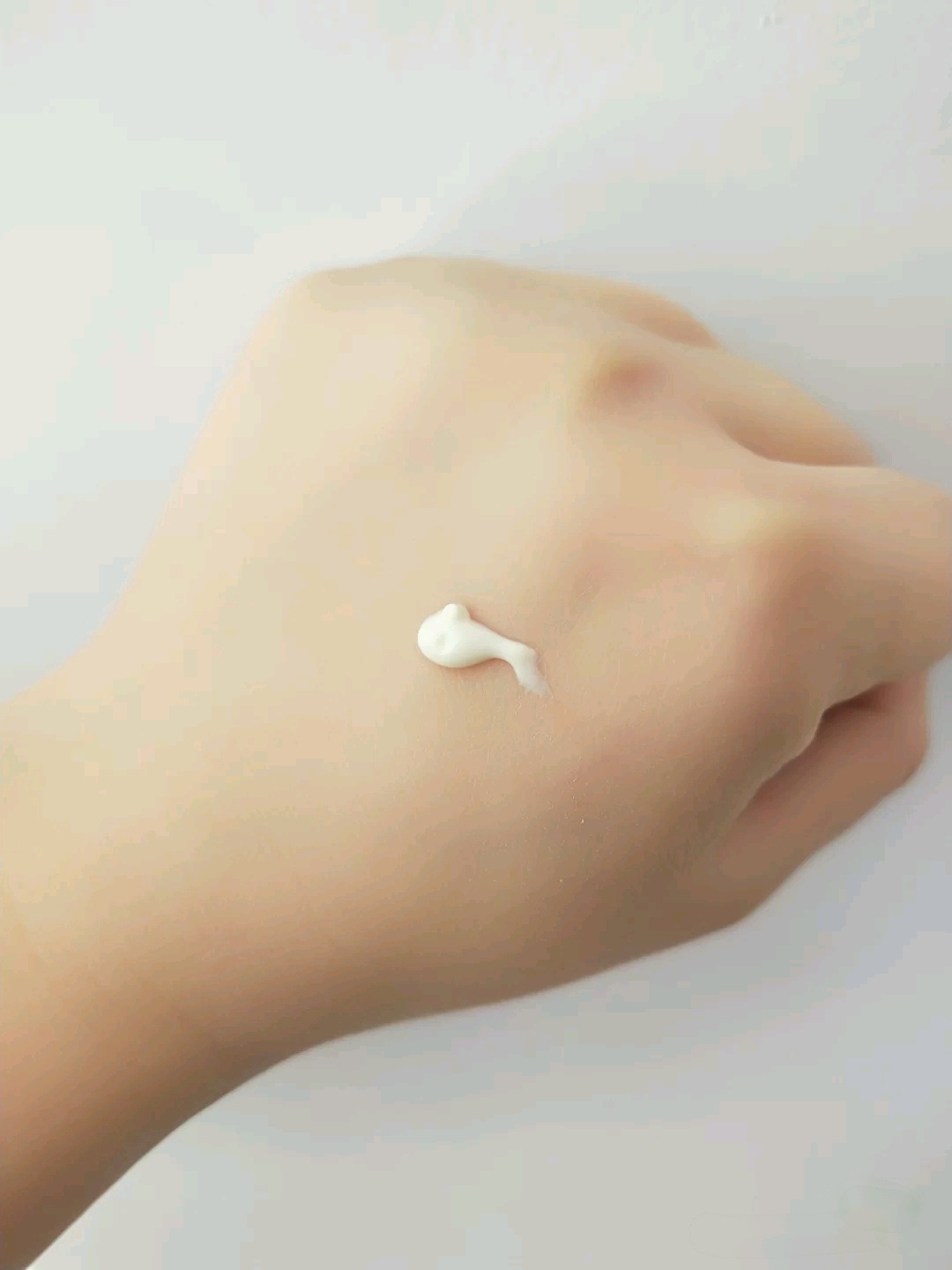 防晒红黑榜：欧莱雅小金瓶好评多，碧柔被打入黑榜，安耐晒争议大