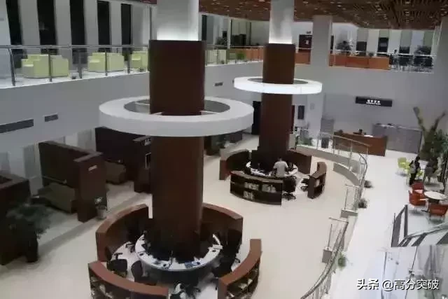 泡一整天都不够！国内那些美炸天的大学图书馆，你去过几个？