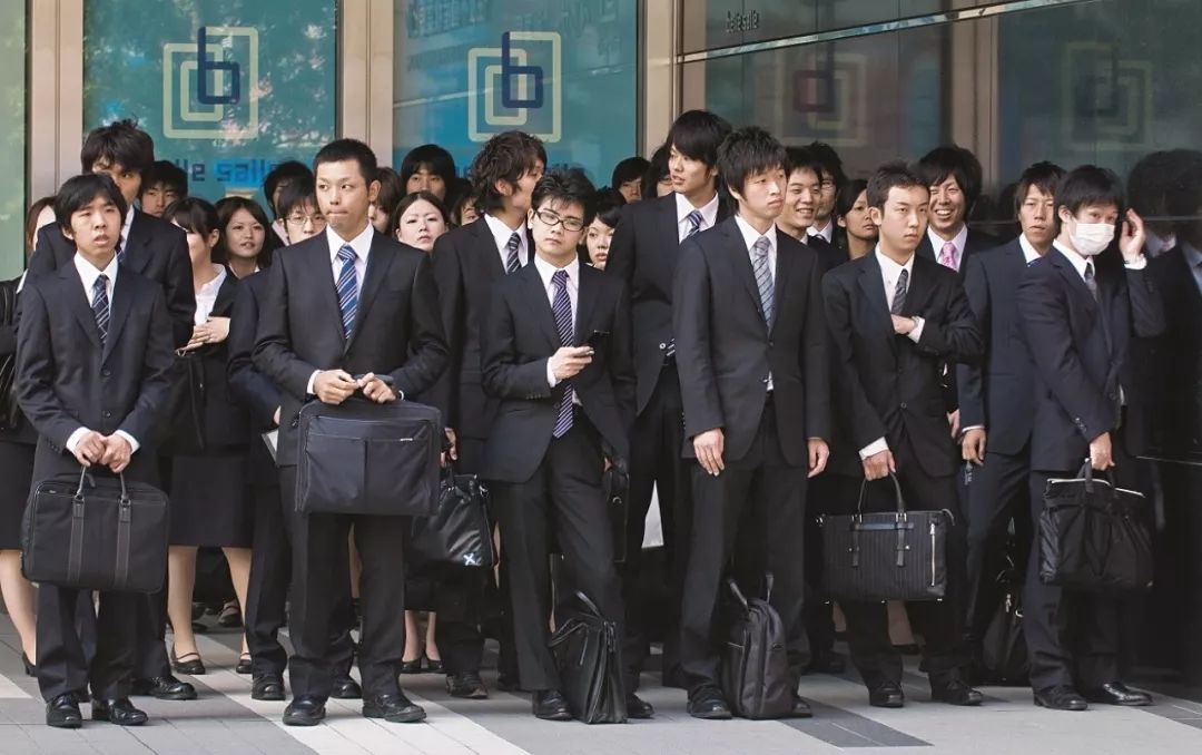 不买房、不结婚，房产泡沫后失落20年，日本年轻人选择了无欲