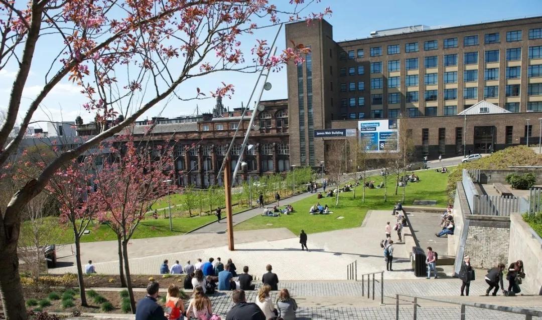 英国最难进大学排名，苏格兰大学独占鳌头，能不能进靠成绩也靠命