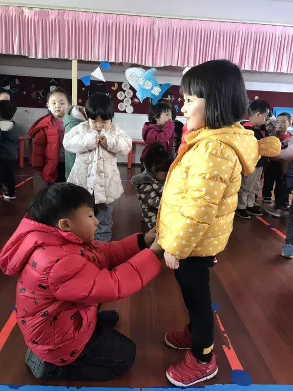 高碑店市第一幼儿园校园风景线:友爱的点点四班