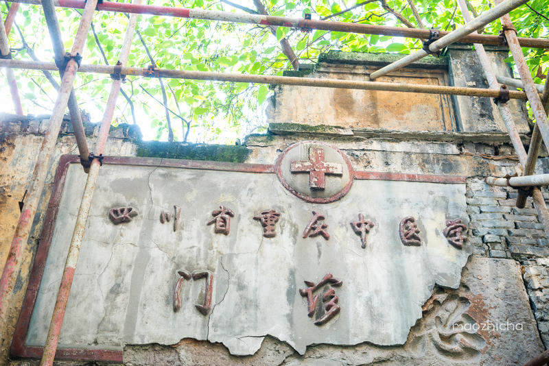 山城重庆，轻轨出行，玩转8D网红城市