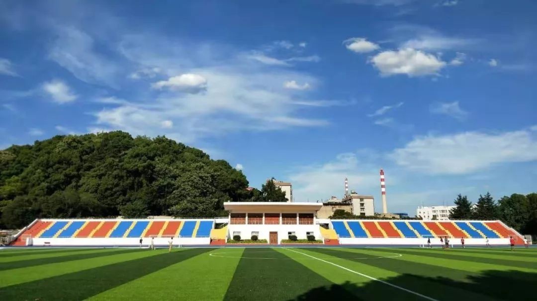 火上热搜！湖北超美大学：占地2000余亩，人民日报、团中央围观