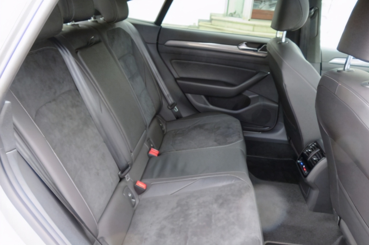 配置媲美奥迪A5，全新大众CC提车，2.0T加速7秒，真帅气