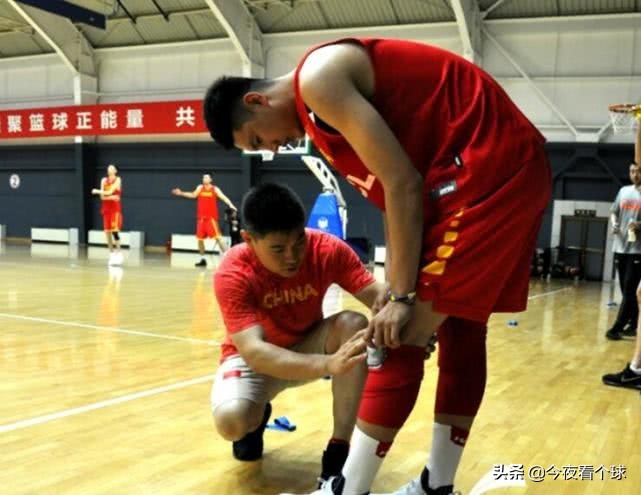 nba中国有哪些岗位(中国男篮队员十二人，但制服组却有21人，他们都司职何位？)