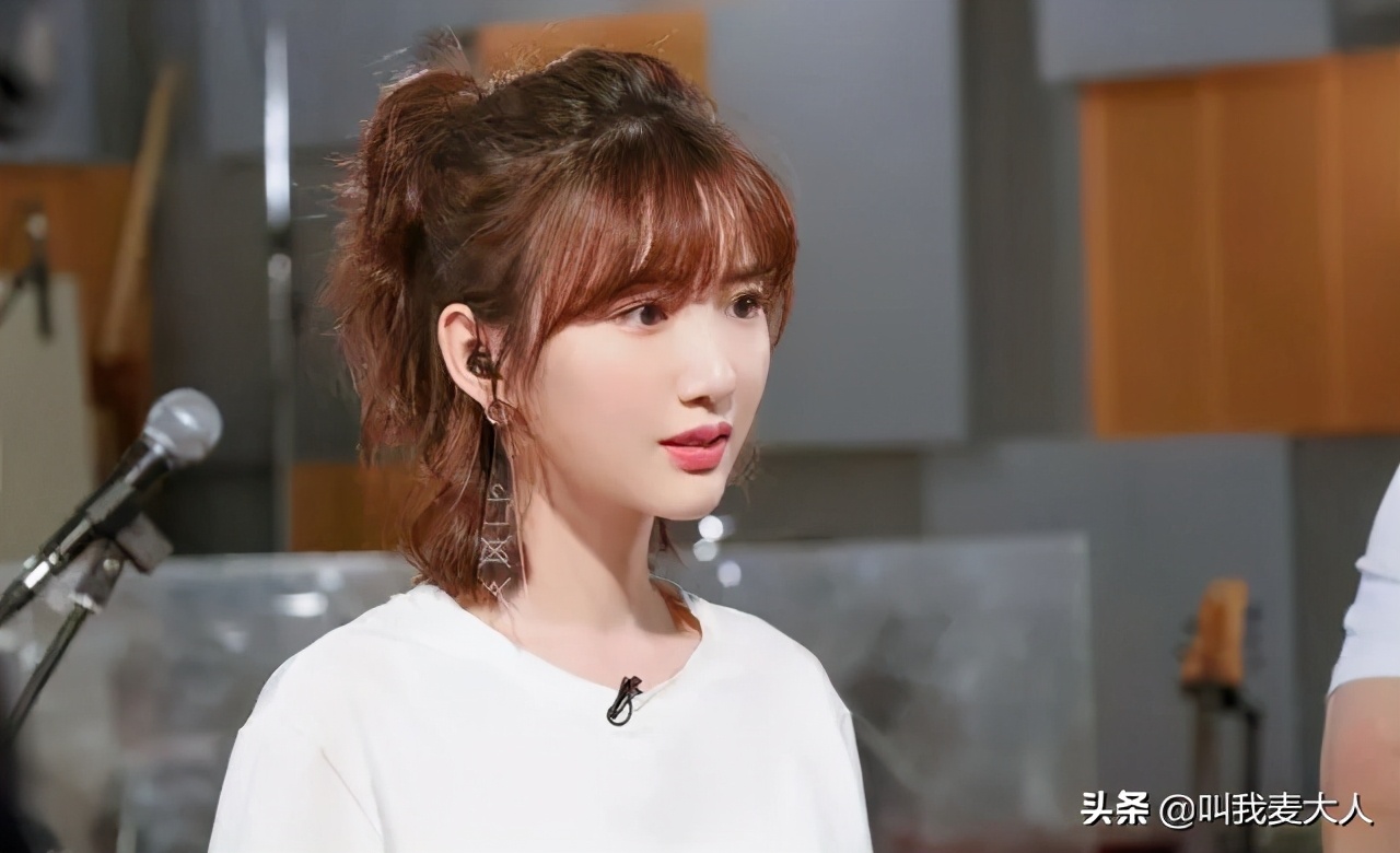 他是毛晓彤生父，当初把女儿扔垃圾桶，成名后被索要5000万