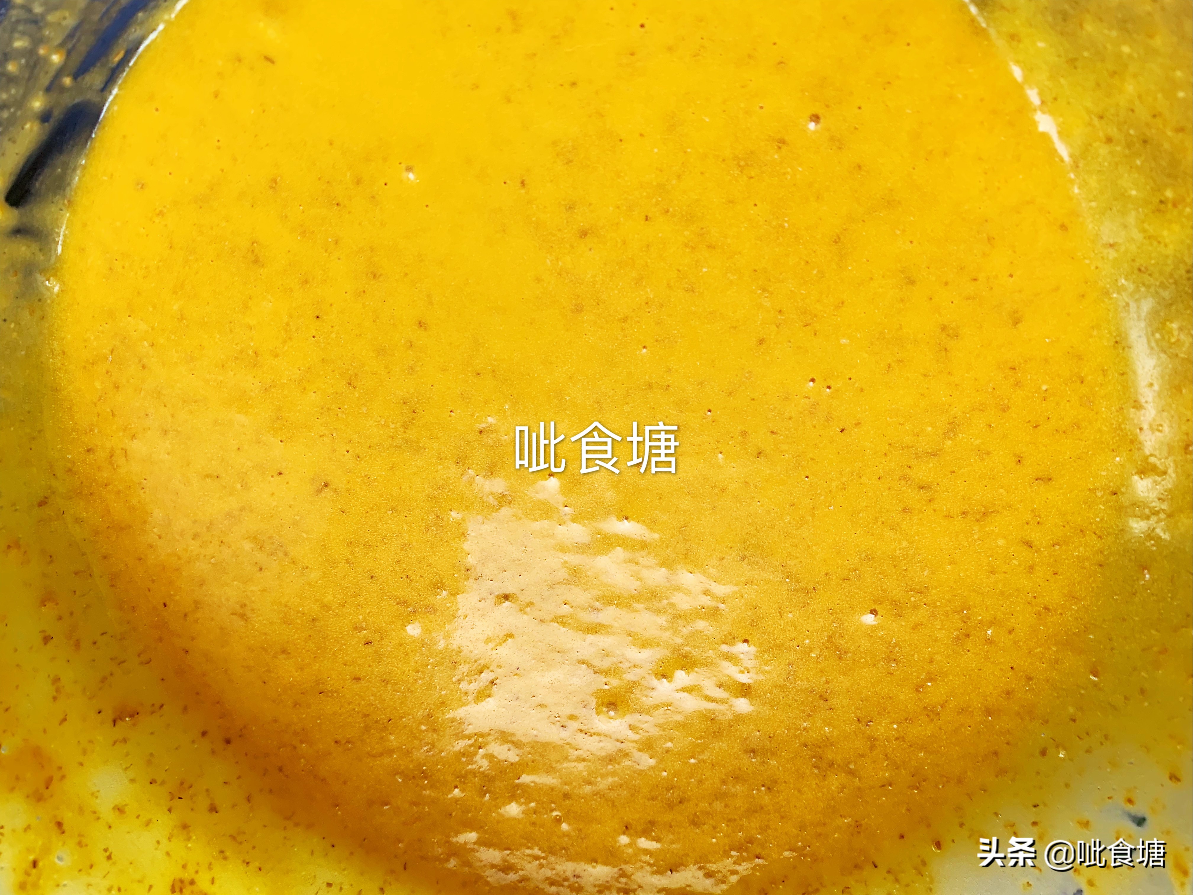 电饭煲做蛋糕，不回缩不开裂，做法简单又松软，实用技巧全在这里