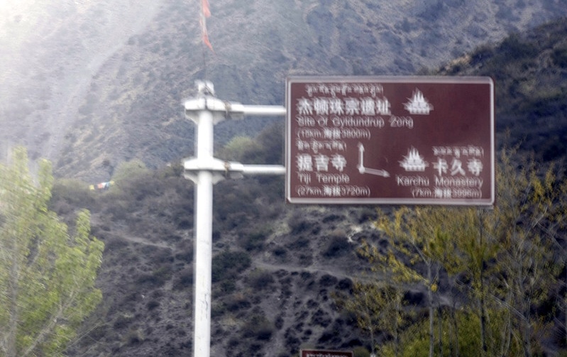 矗立在山顶悬崖处，时隐时现的寺庙——卡久寺