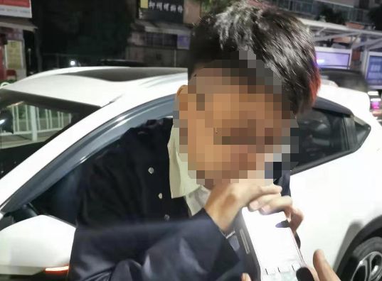 珠海仨女子开奔驰、奥迪半夜出门竟接连闯祸！醉猫女店长狂奔20公里只为补觉!