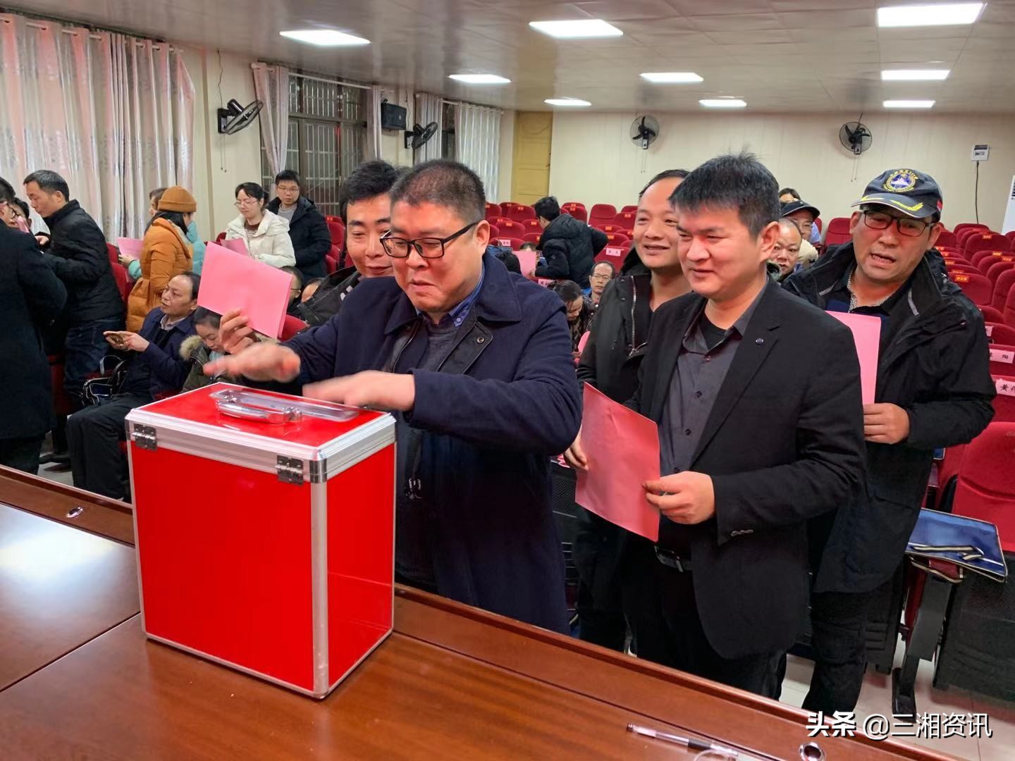 湘潭县五中工会举行第十四届委员会换届选举大会