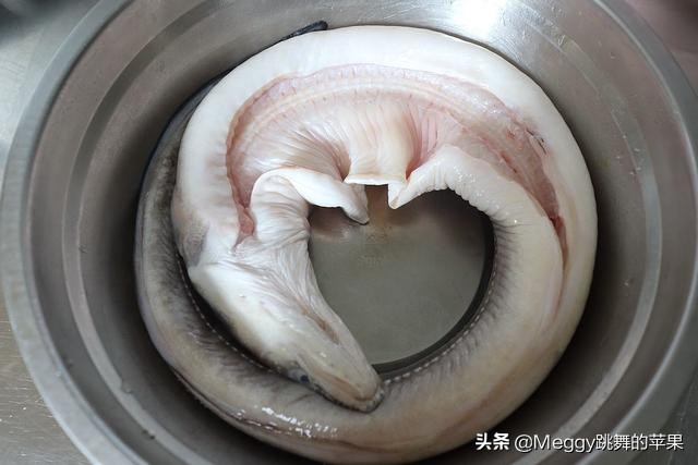 再也不吃外面的鳗鱼饭了，自己做的好吃又省钱，香嫩肥美真过瘾