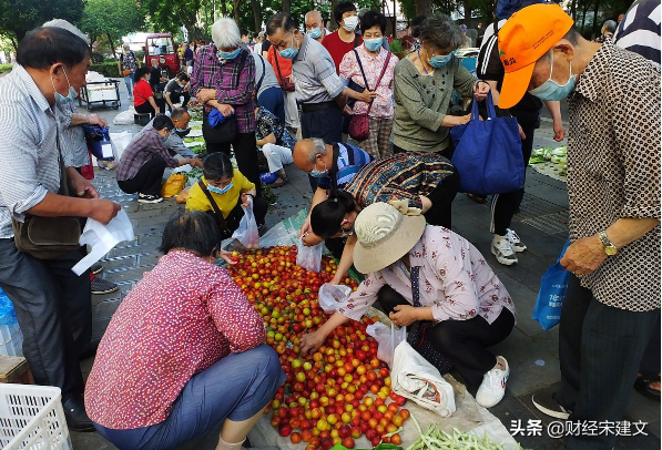 摊位费交给谁怎么交一般收多少，该不该交摊位费和卫生费