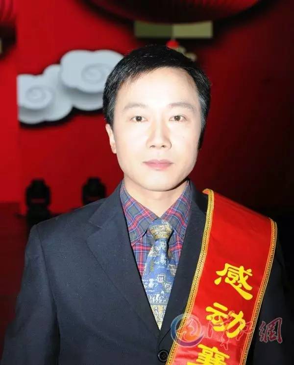 湖北超牛班主任：22人考上清华、北大，摘取湖北省文、理双状元