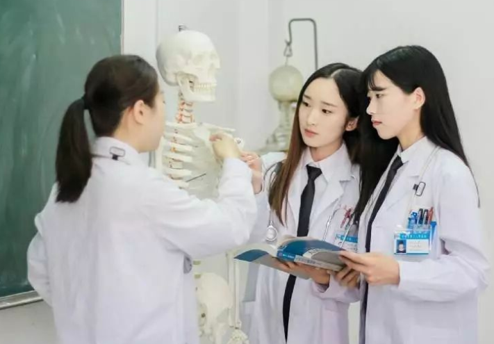 医学院“四大天王”大洗牌，榜首之位稳如泰山，其余三所均有变化