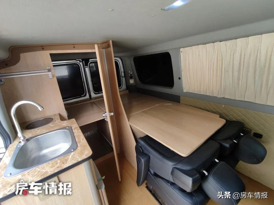 13.98万起的大通房车，不到2米高有厕所和大床，C2本就开