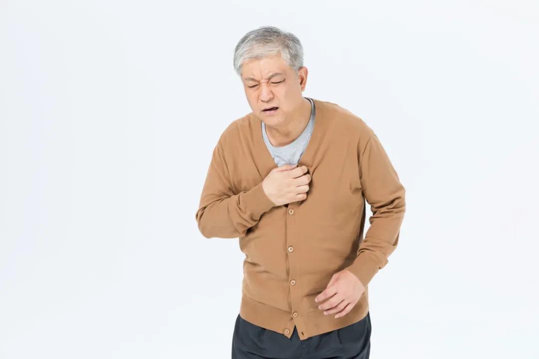 胸部痛疼是什么原因？引起胸痛常见的12种原因-第1张图片