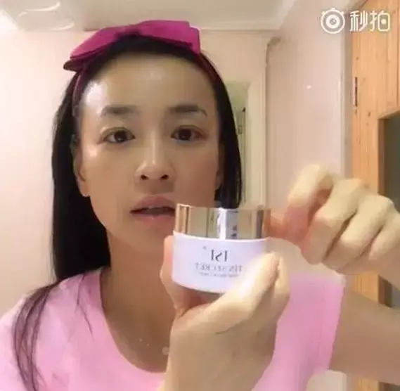300亿身家“微商教母”的公司要上市了!她的努力让人动容!