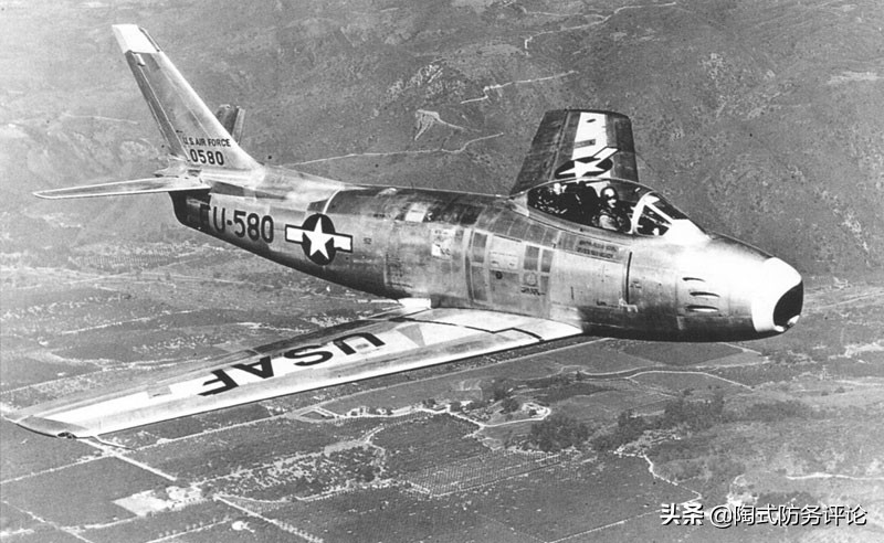 狂人戴维斯的末路：嘲笑志愿军飞行员不如日本，部下都赌他啥时死