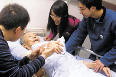 临终前有何征兆?出现4个信号,家属多陪伴