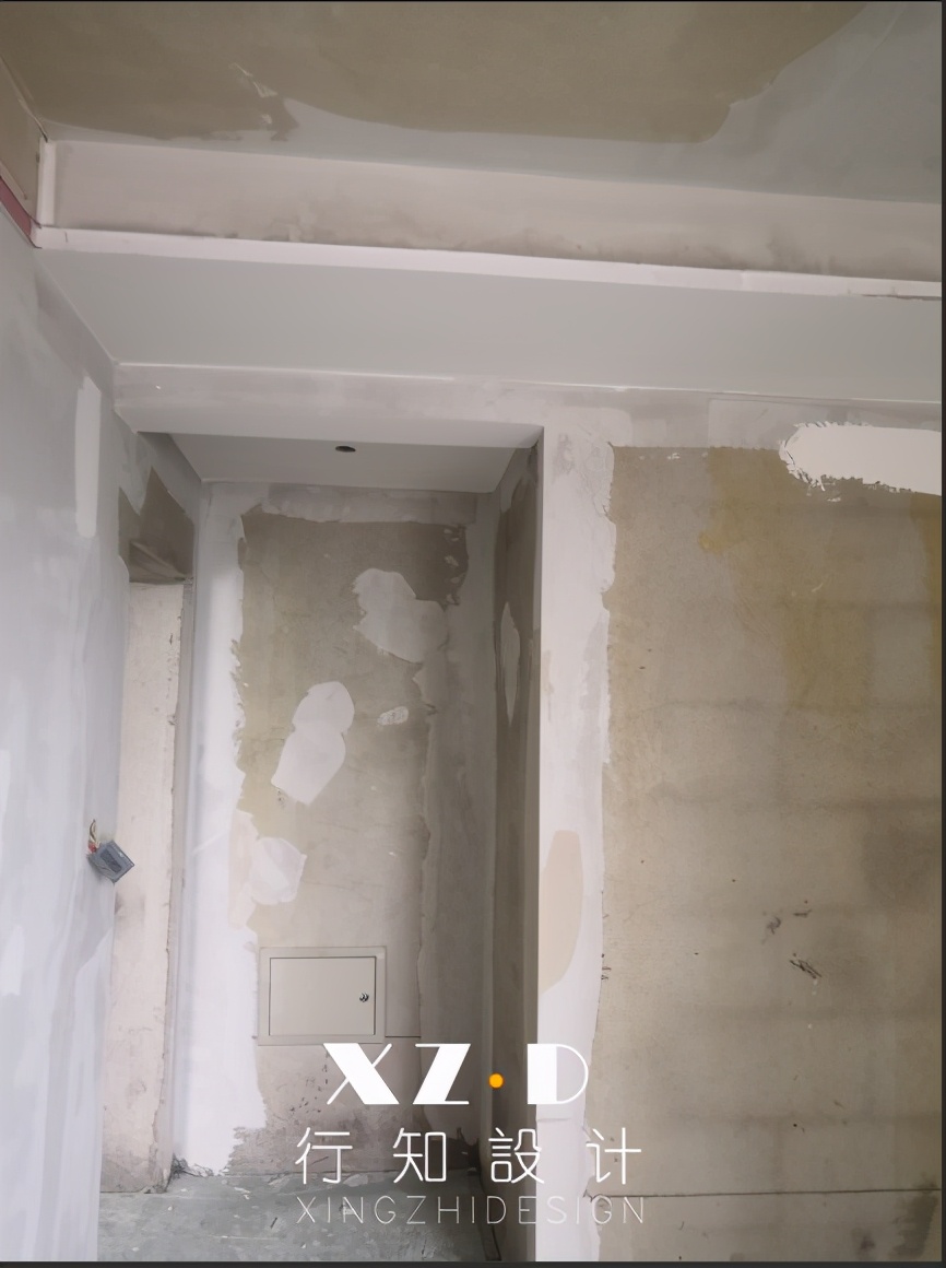 施工跟踪：电视墙暖咖色，其他墙面浅灰色，设计师不同阶段分享