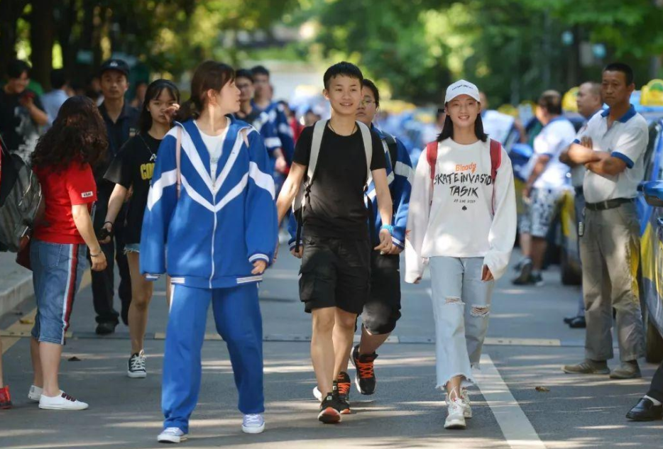 2021高考成绩已出炉，全网第一个0分考生，成为高考“最大输家”