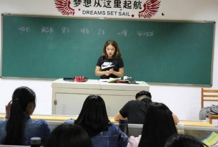 大学生没入团能入党吗（大学入党最容易）