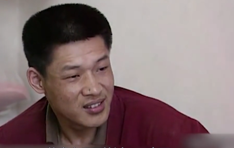 湖南妹子意外怀孕产子，残疾爸爸每月60元都不给，感人的纪录片