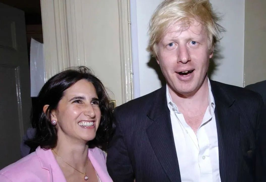 取代27年大律师妻子，赶走N个情妇，33岁新晋英国首相夫人上位史