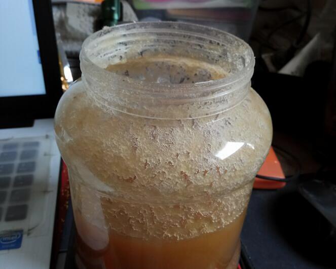 蜂蜜变黑一般与两种因素有关,即贮存时间和温度.