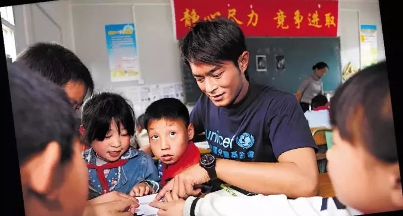 有人说,古天乐拿自己的名字命名学校,为的就是炒作,博得良好口碑,并不