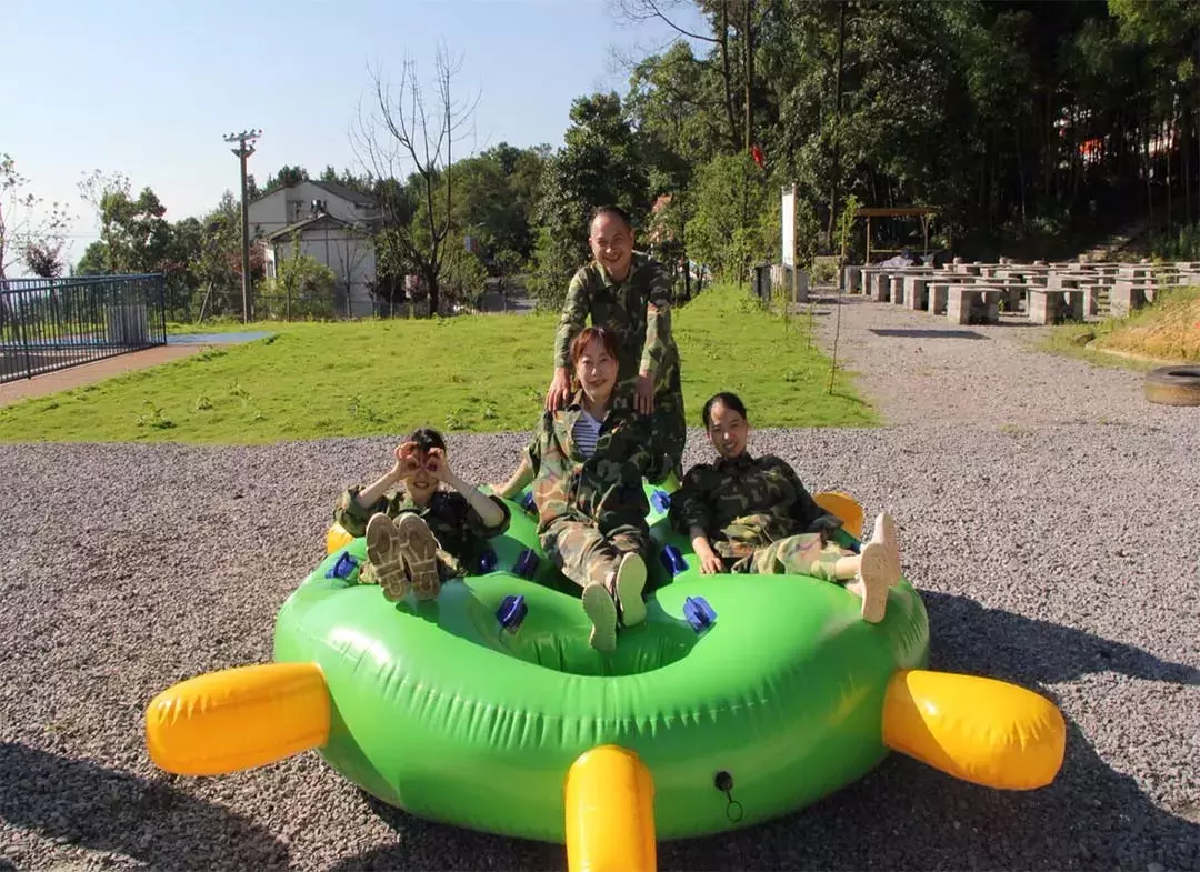 “青春飞扬 激情凝聚”——南川月星家居团建风采，活力无限