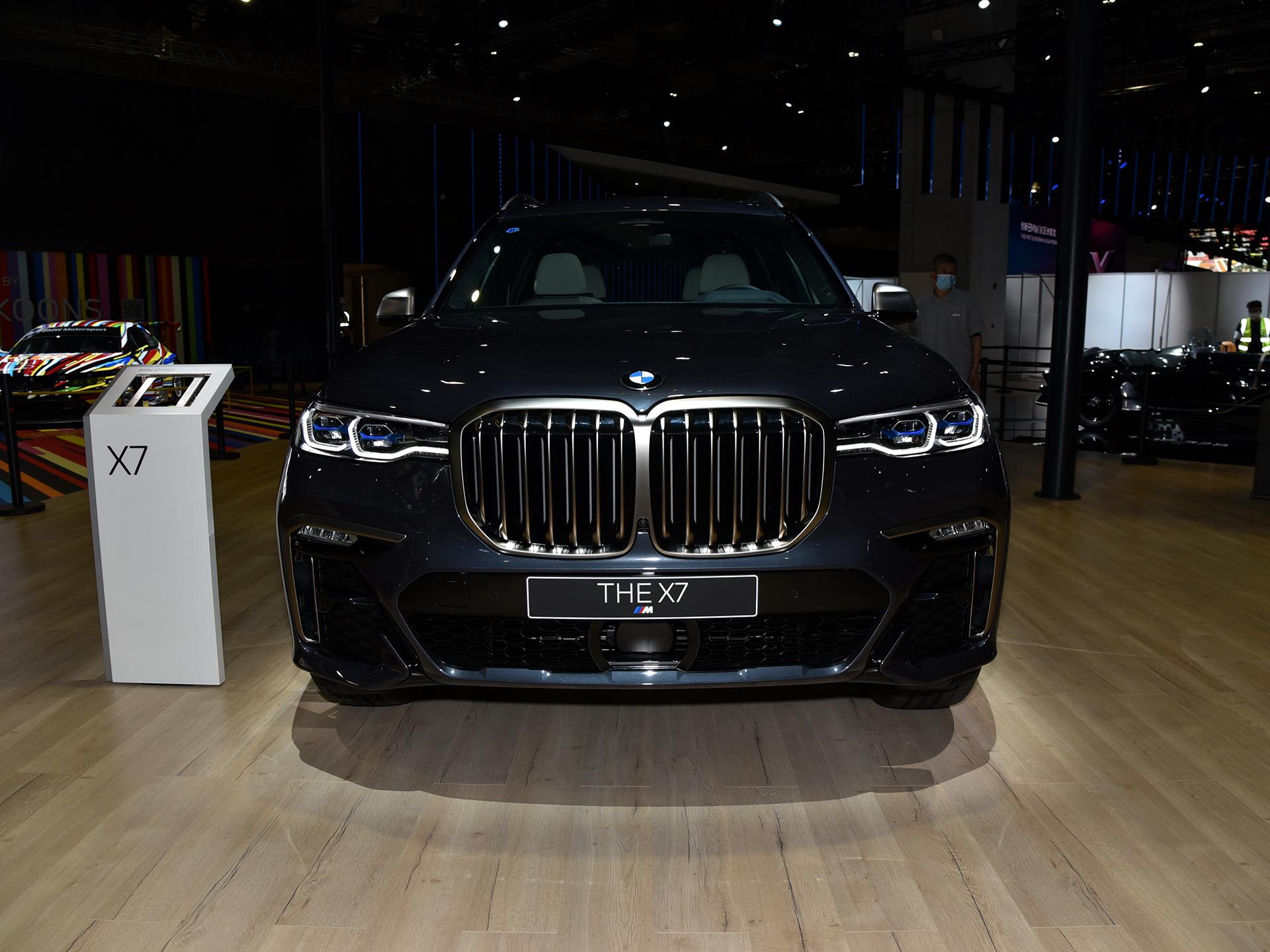 原装进口6座带按摩旗舰,顶级大型suv配v8双涡轮,实拍宝马x7