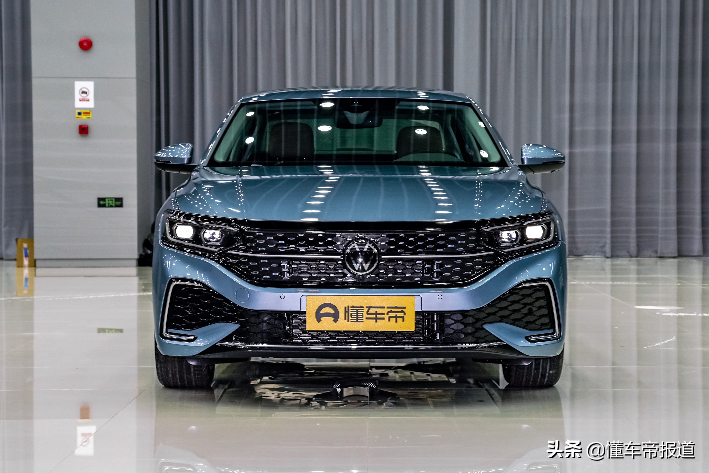 新车｜大众新款帕萨特到店，提供两种外观风格，等它还是选迈腾？