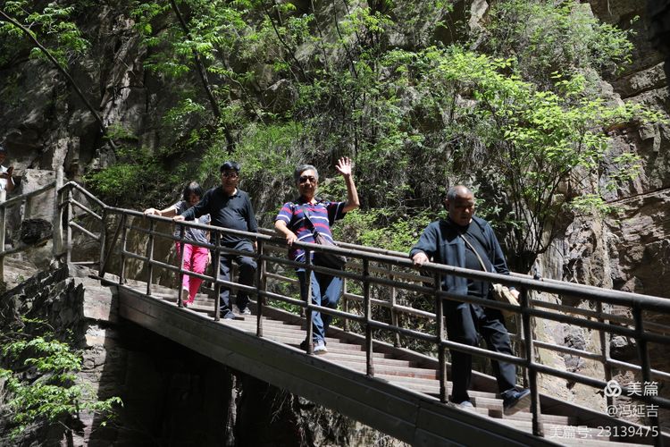 冯延吉：春游万仙山景区