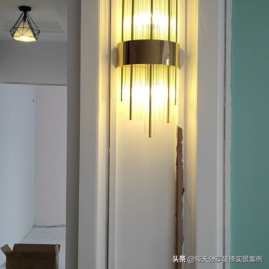 三個月硬裝完工，還沒家具就很漂亮，鄰居見到電視墻都羨慕，曬曬