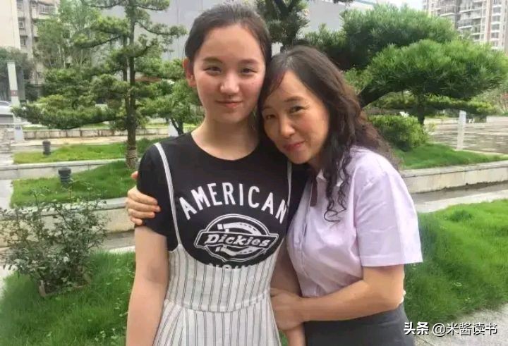 贵州女孩坚持一个习惯养成学霸，数学满分，720分摘状元上北大