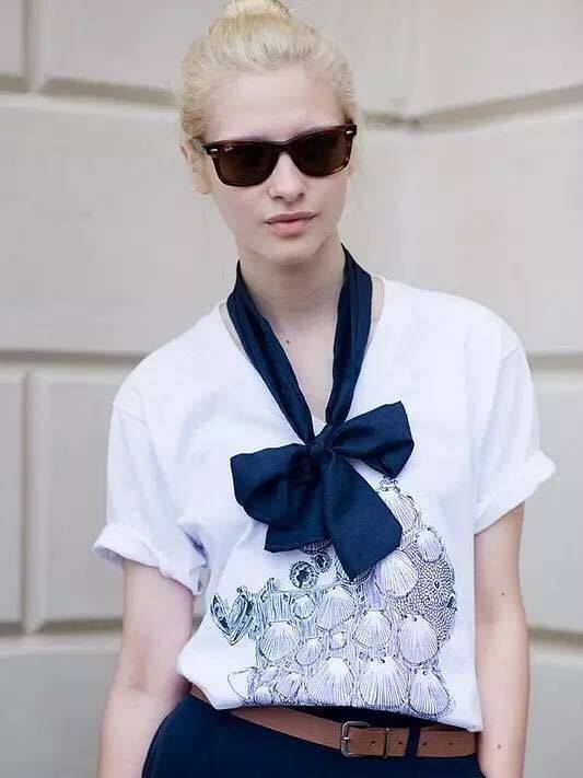 二,短脖子的正确穿搭法则:纵向拉伸