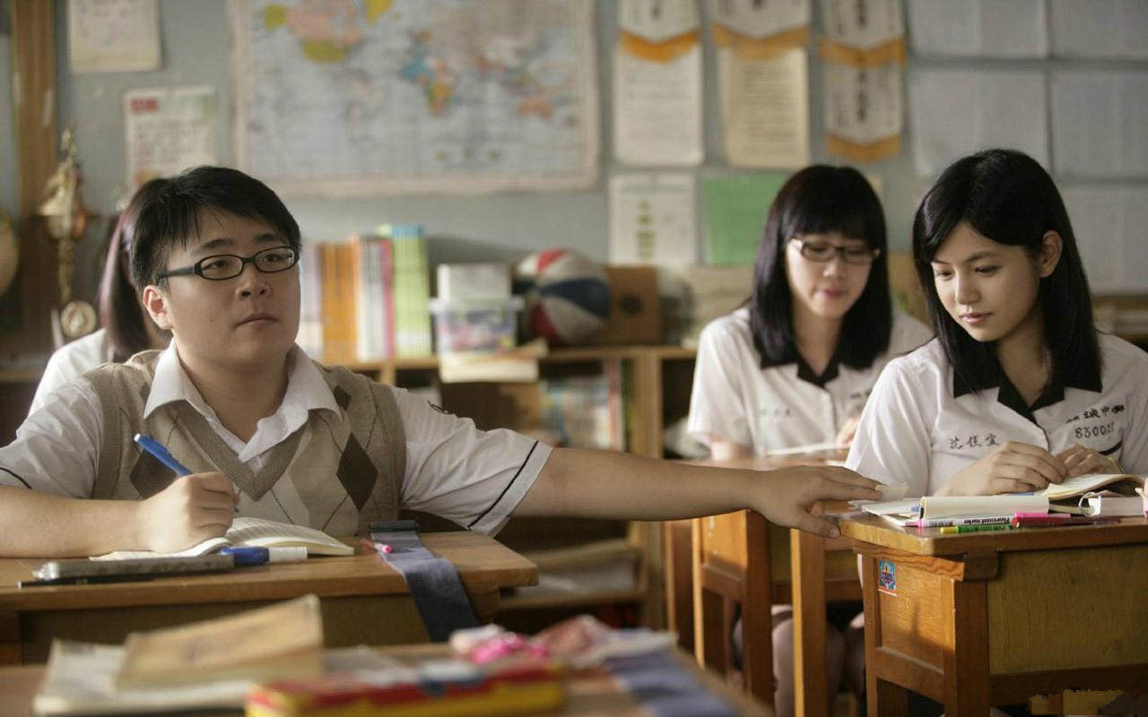 27年前成最富童星，却因母亲“败家”负债累累，他如今怎样了？