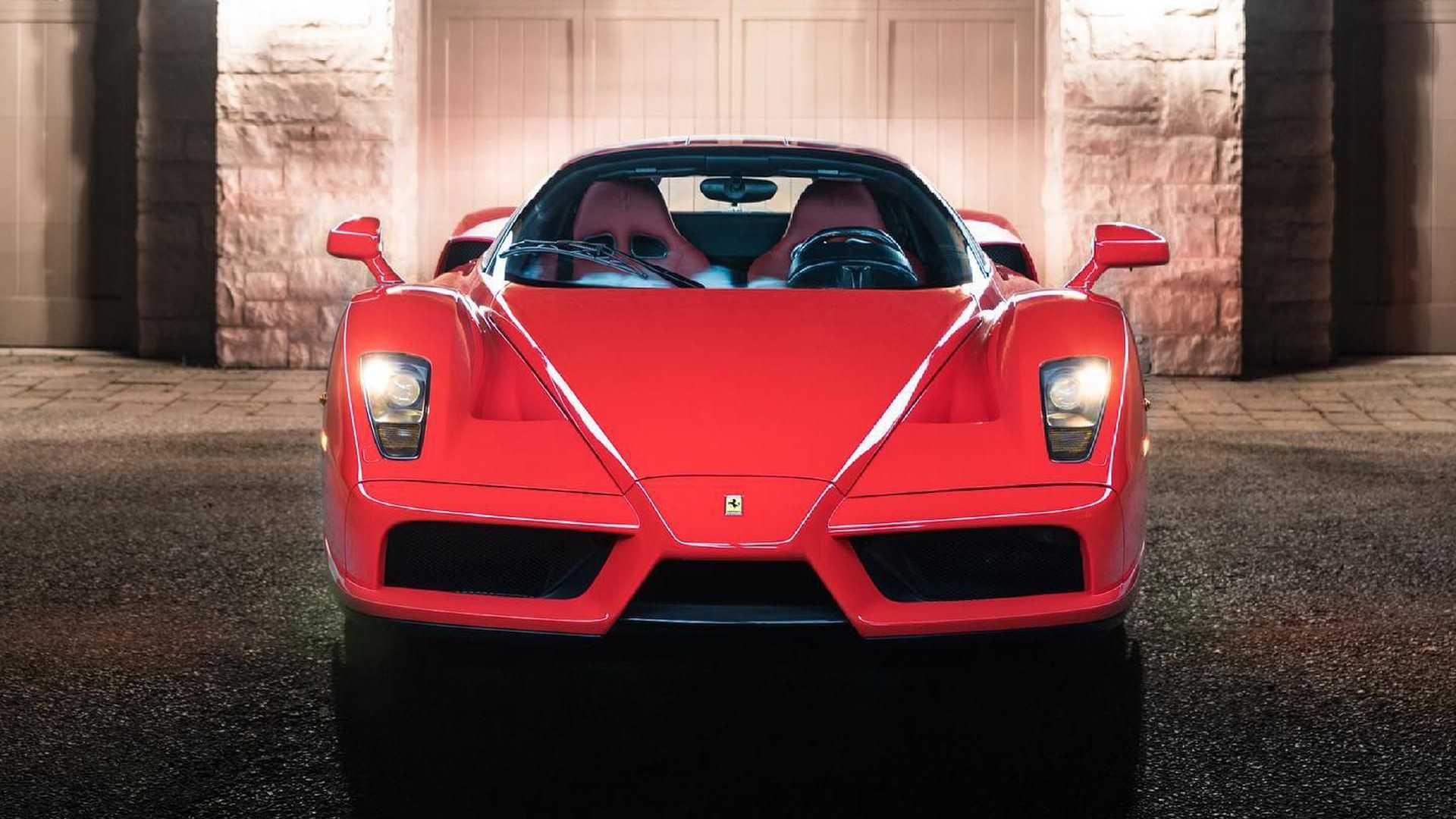 在最近的一次私人拍卖中,这辆火红色法拉利enzo以380万美元的价格成交