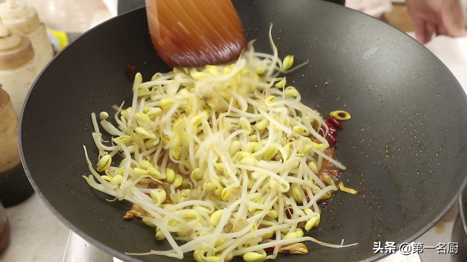 黃豆芽炒粉條,黃豆芽炒粉條的家常做法