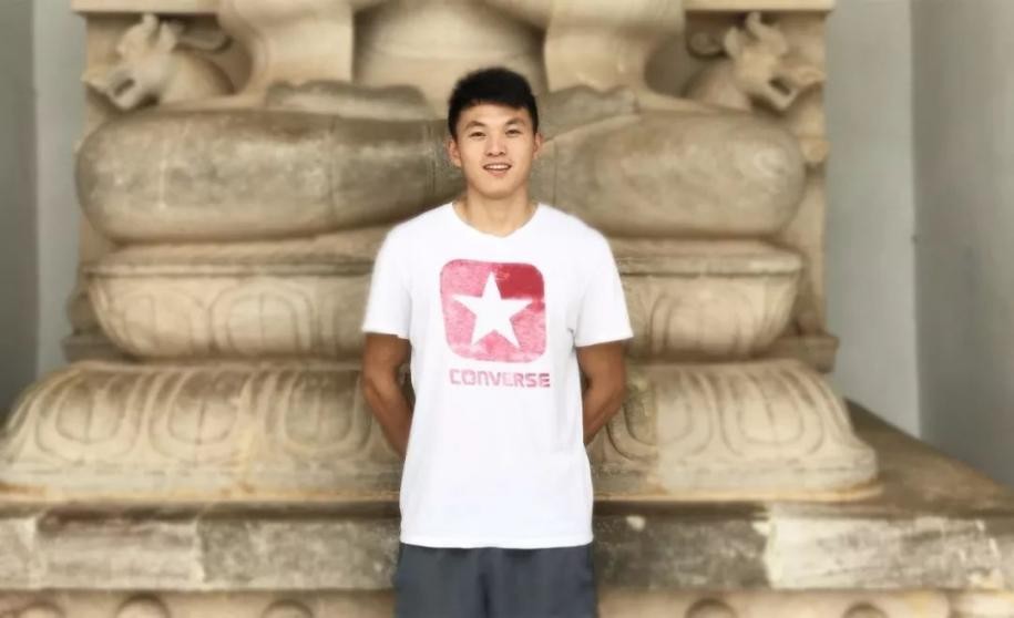 “中国飞人”！韧带断裂，他术后第二天就开始训练，22岁刷新纪录问鼎冠军！