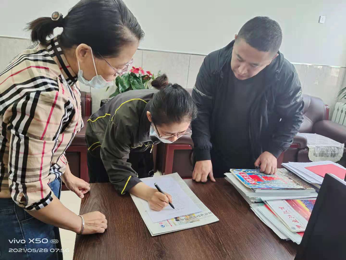 爱心在传递！救火的赵老师把5000元正能量奖金都资助了学生