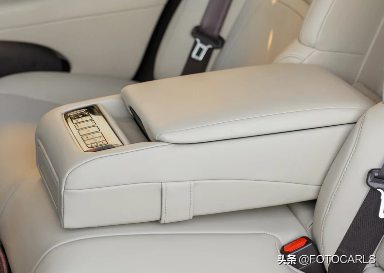雷克萨斯LS350入门版实拍，售价80.8万起，卖的就是颜值和品质？