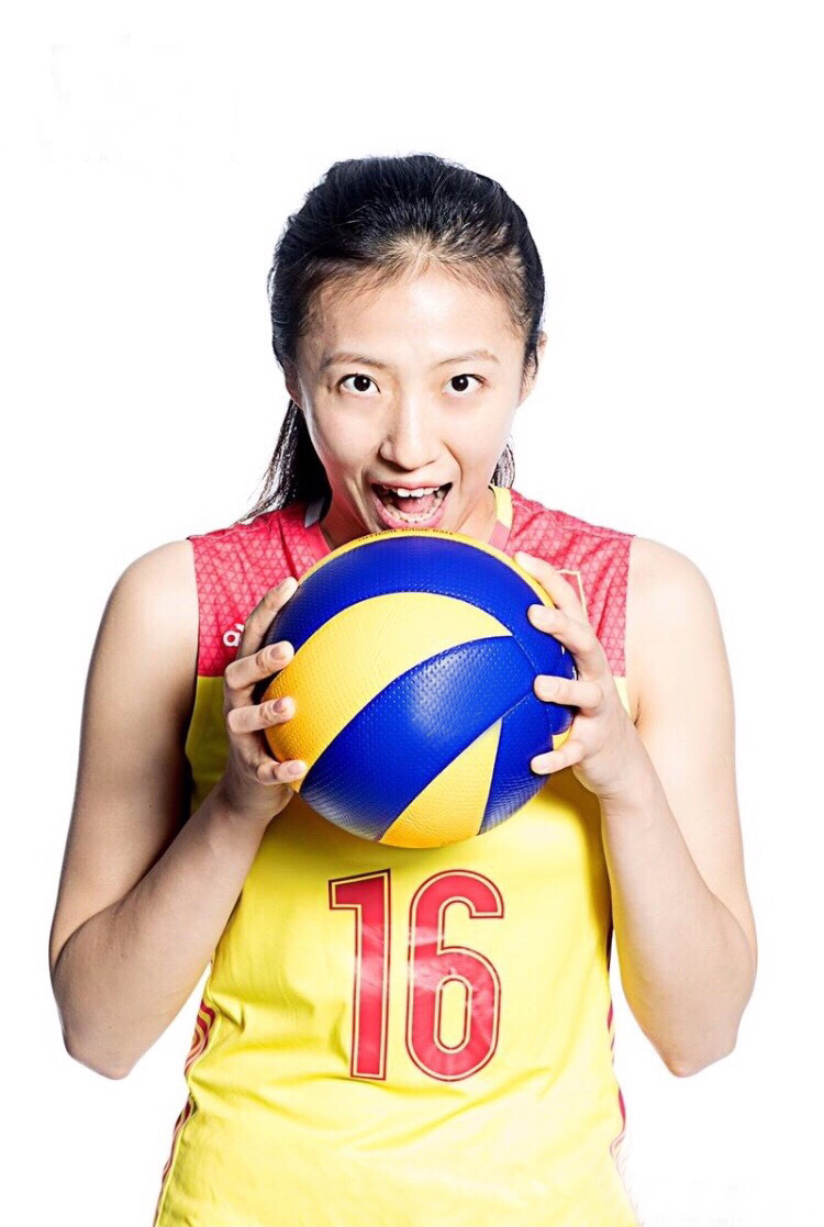 丁霞2016年6月,中国女排主二传沈静思训练时,左手腕不幸拉伤.