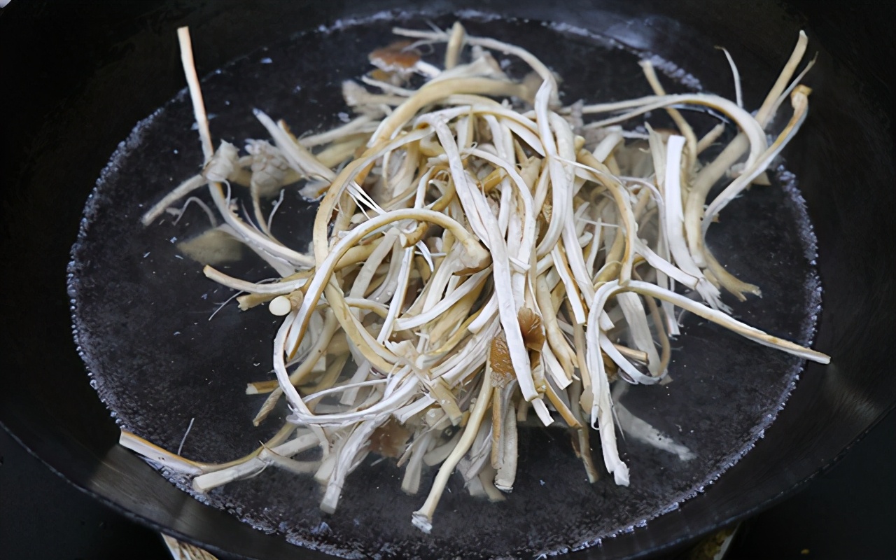 茶树菇炒肉,茶树菇炒肉的做法