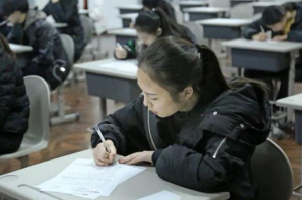 上了大学你就轻松了？期末考试就像仙女下凡渡劫，你挂过几科
