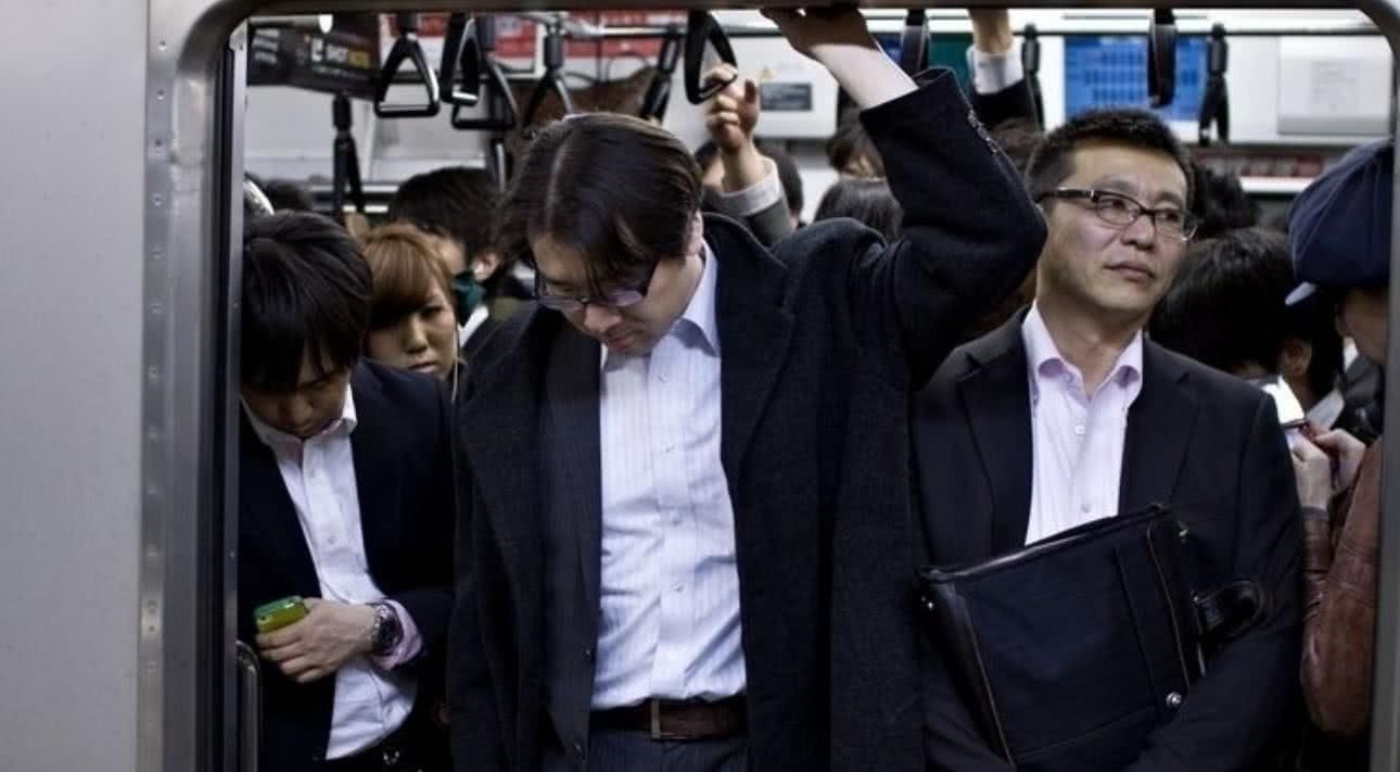 不买房、不结婚，房产泡沫后失落20年，日本年轻人选择了无欲
